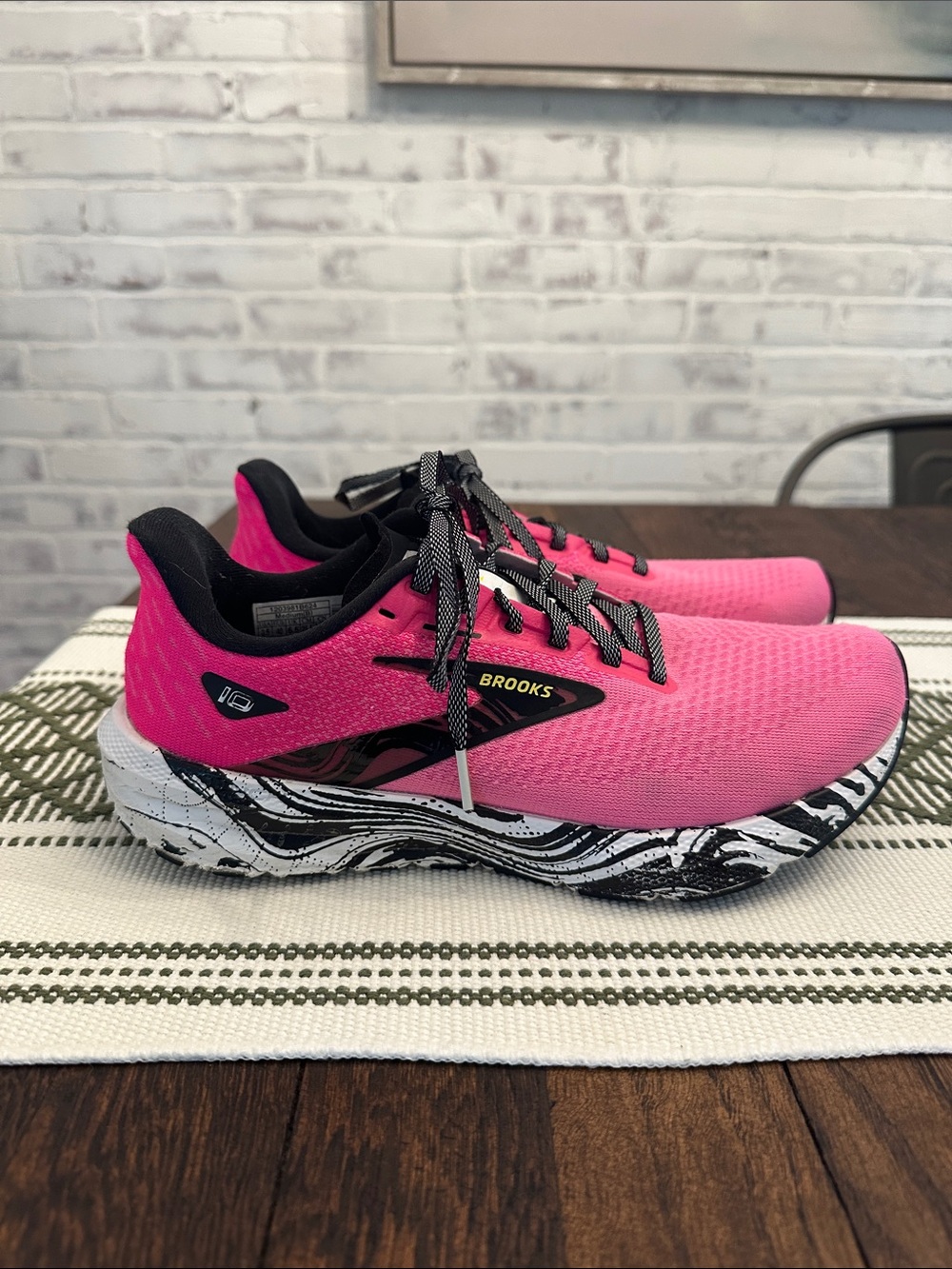Brooks Launch 10